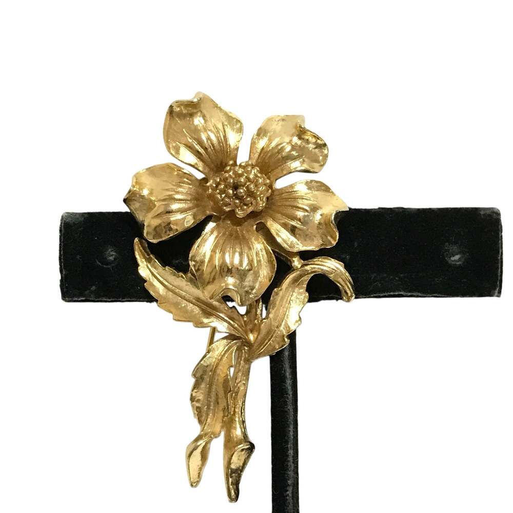 Marcel Boucher Vintage Signed Daisy Flower Brooch Gold Tone Stem Leaves